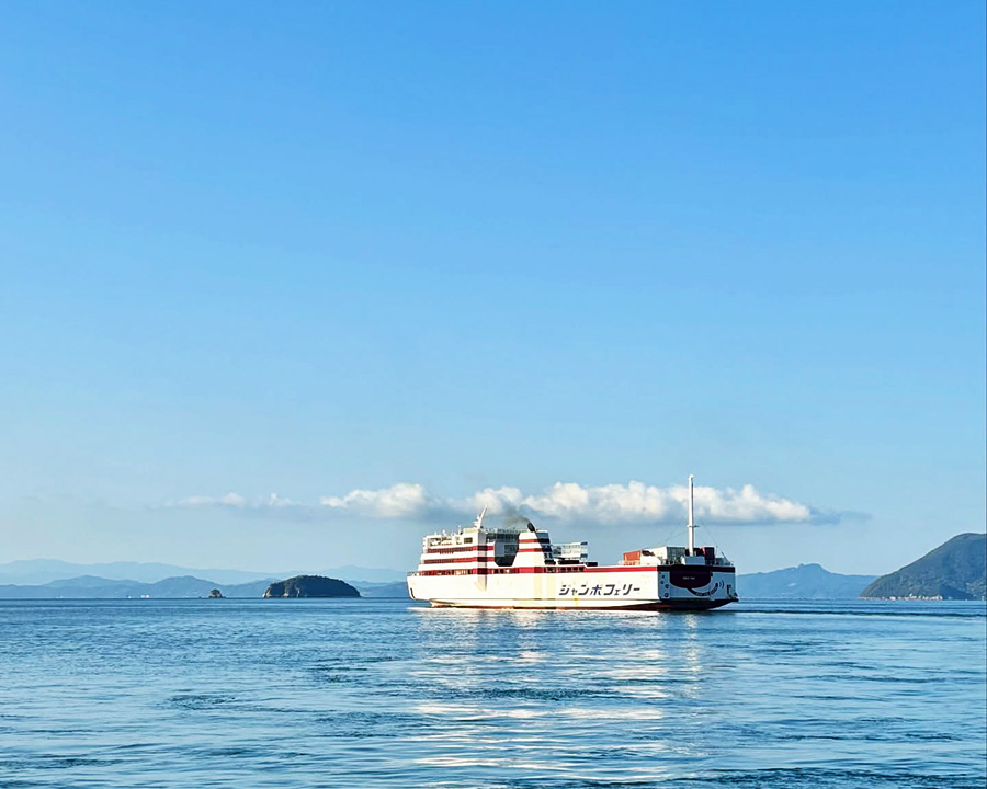 小豆島観光車なしで行く場合の、神戸港から出港しているジャンボフェリー