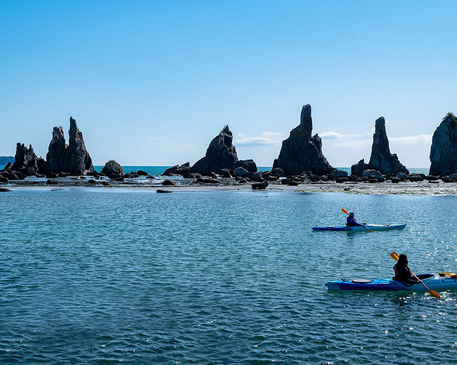 【南紀白浜観光】大人が楽しめる遊ぶところ21選|和歌山の穴場・絶景・体験も:橋杭岩