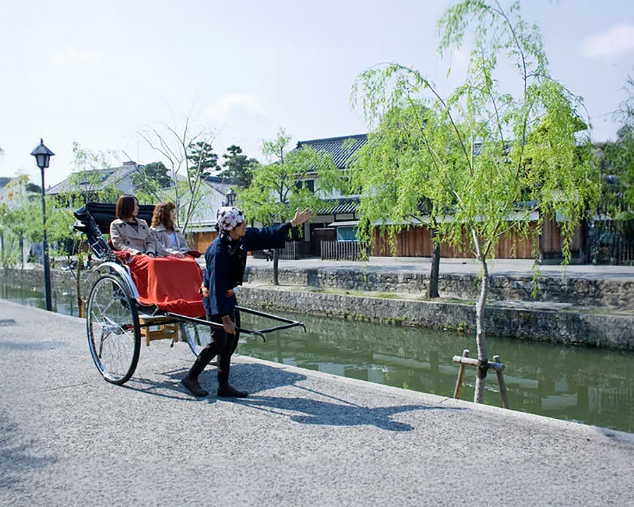 倉敷美観地区を優雅に巡る人力車