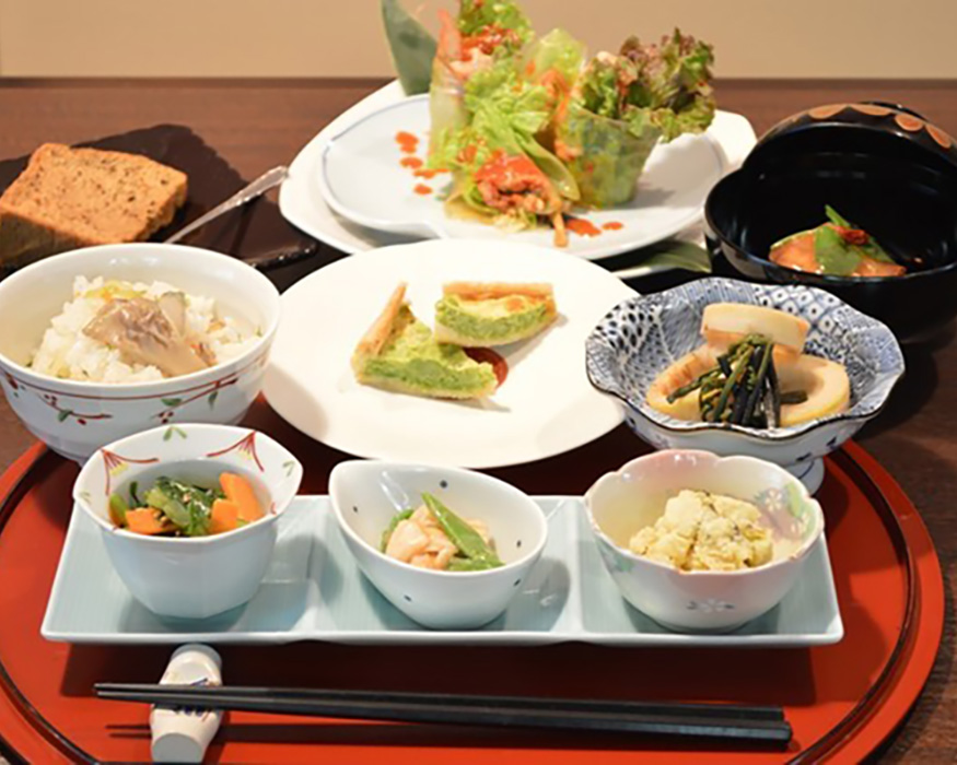 奈良の名物「茶粥」ランチ