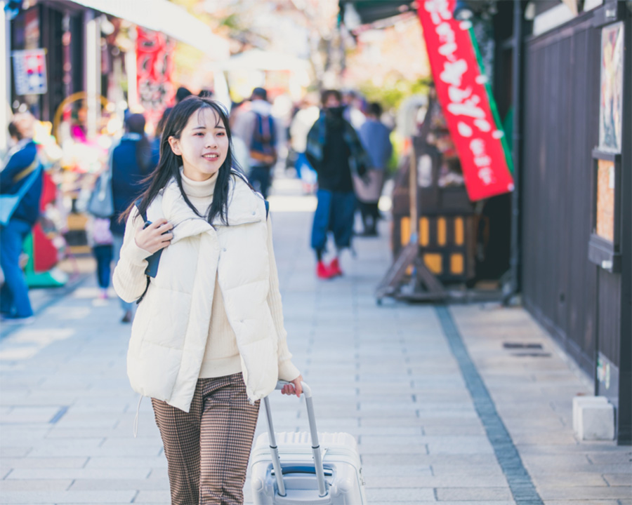 年末年始の旅行―女性

