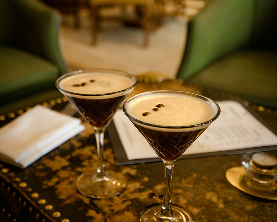 ① 映画×ホテルバーでしっとり夜デート(大阪)