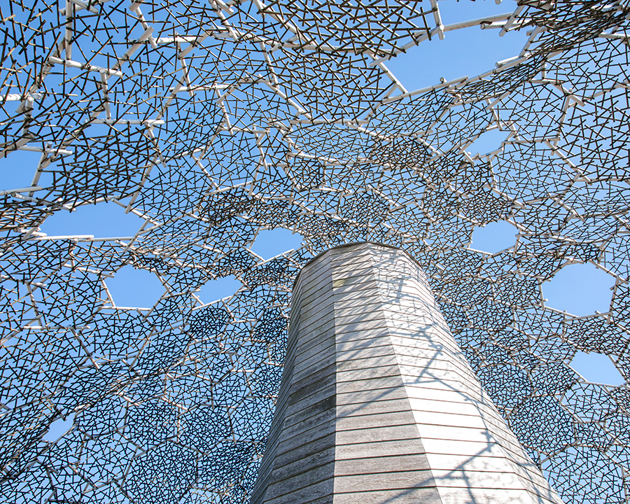 アート建築「六甲枝垂れ」