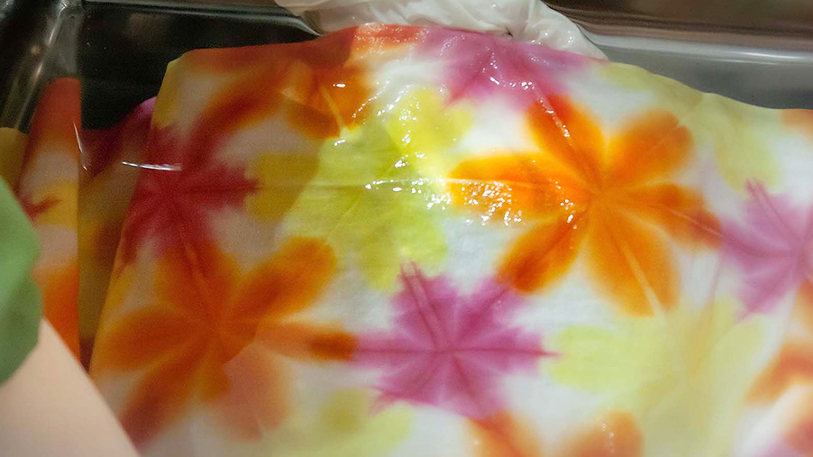 ②【堺の伝統を体験】雪花絞り染め体験