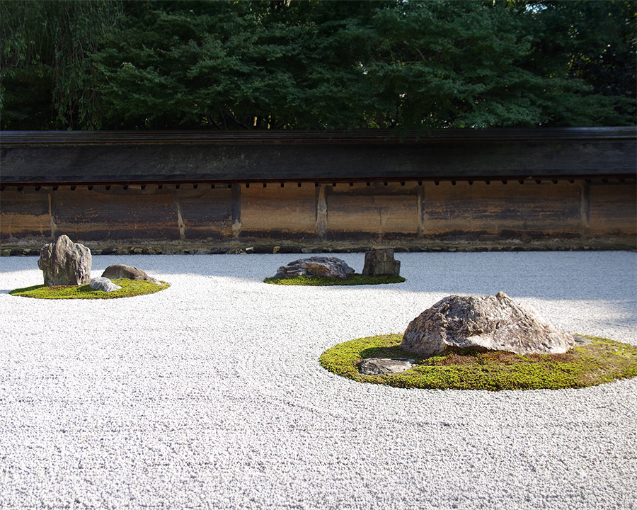 10:30〜 龍安寺で石庭を眺める