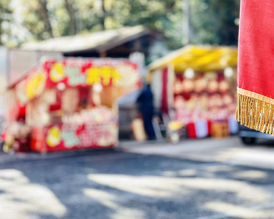 屋台やお祭りの雰囲気を楽しむ