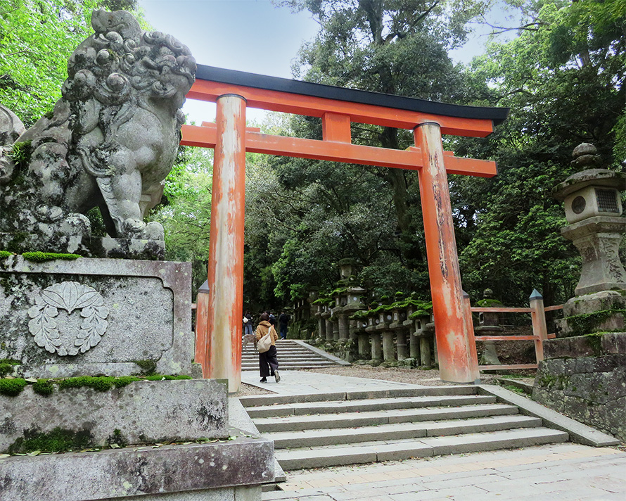 奈良若草山ハイキングに行ってきました：春日大社の二之鳥居
