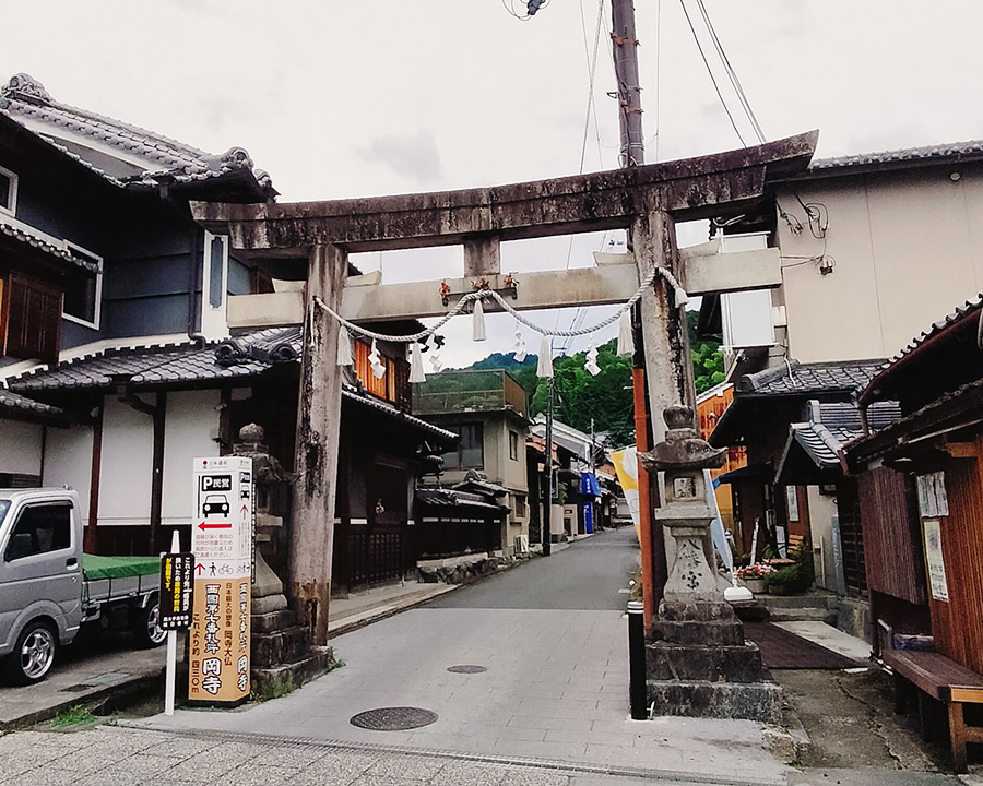 明日香村を電動自転車で巡った半日コース:岡寺へは坂道を上ります