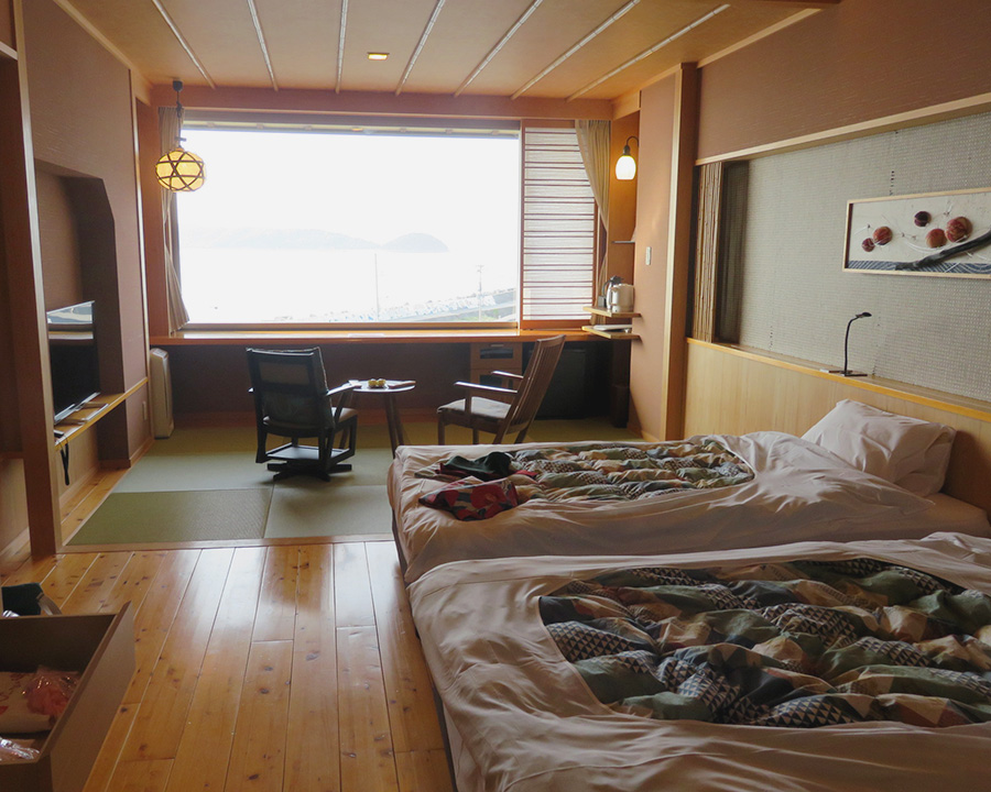 加太温泉の旅館に宿泊|大阪屋ひいなの湯の海が見える客室